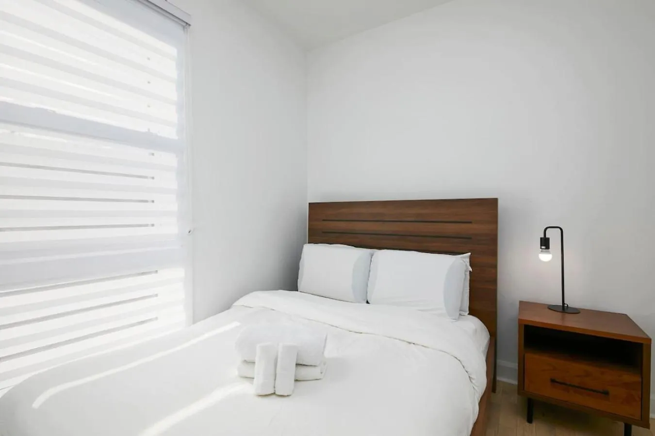 Contemporary 2Br Retreat In Mtl Village Montreal Apartment