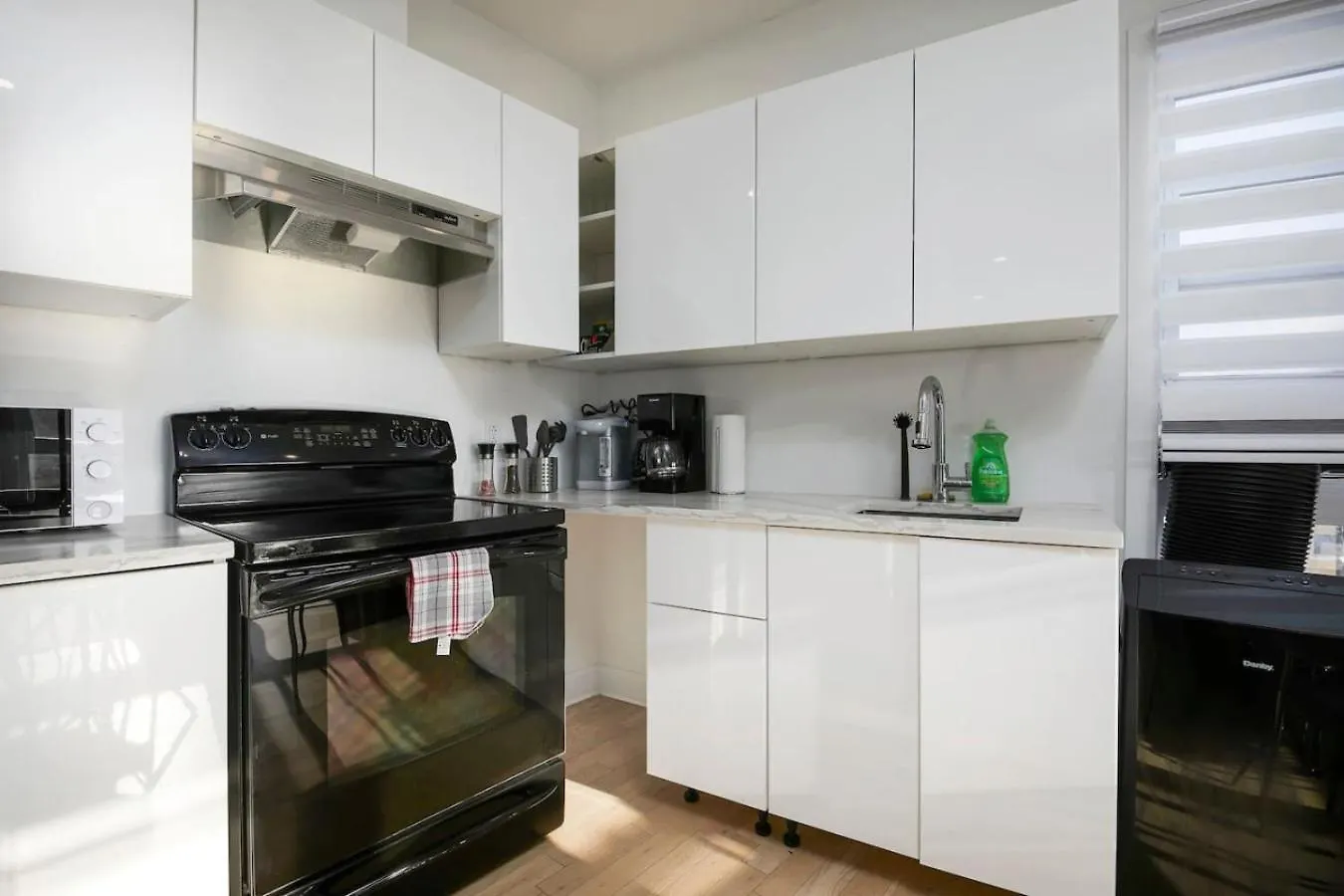 Apartment Contemporary 2Br Retreat In Mtl Village Montreal