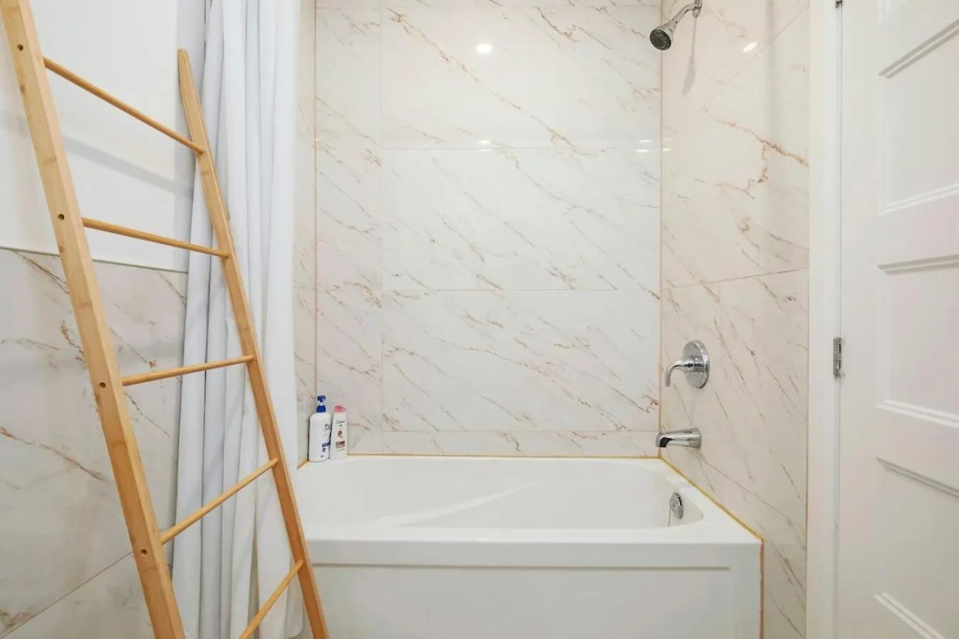 Contemporary 2Br Retreat In Mtl Village Montreal 0*,  Canada