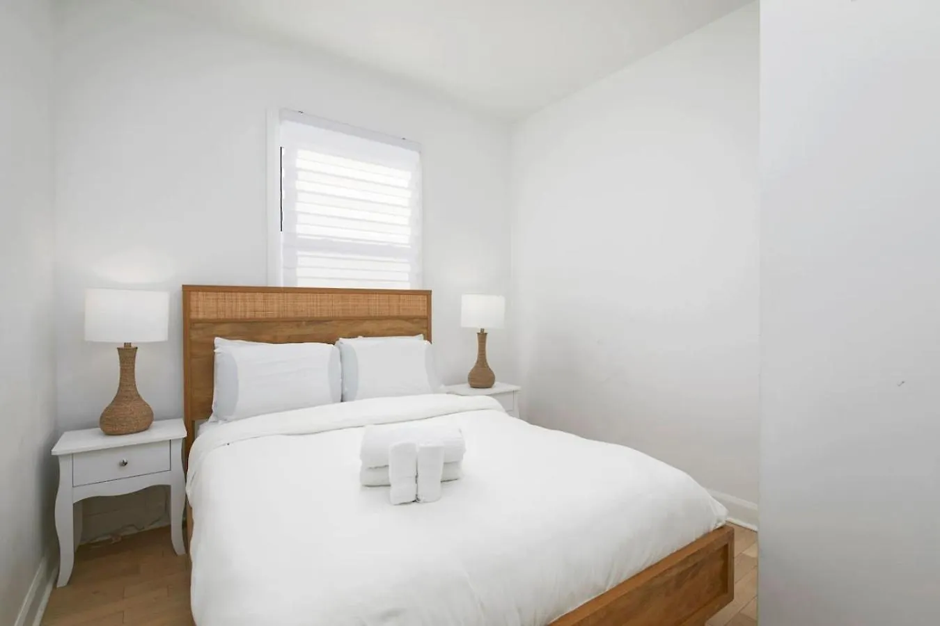 Apartment Contemporary 2Br Retreat In Mtl Village Montreal