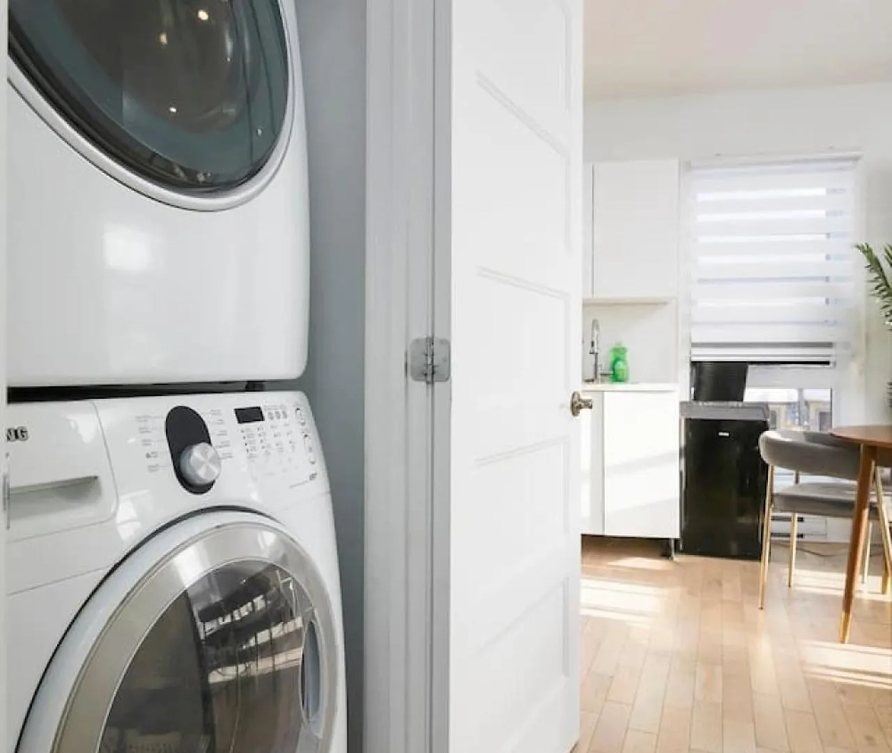 Contemporary 2Br Retreat In Mtl Village Montreal